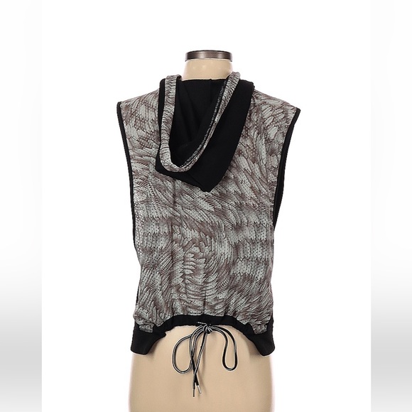 Hooded active shirt vest - Picture 2 of 2